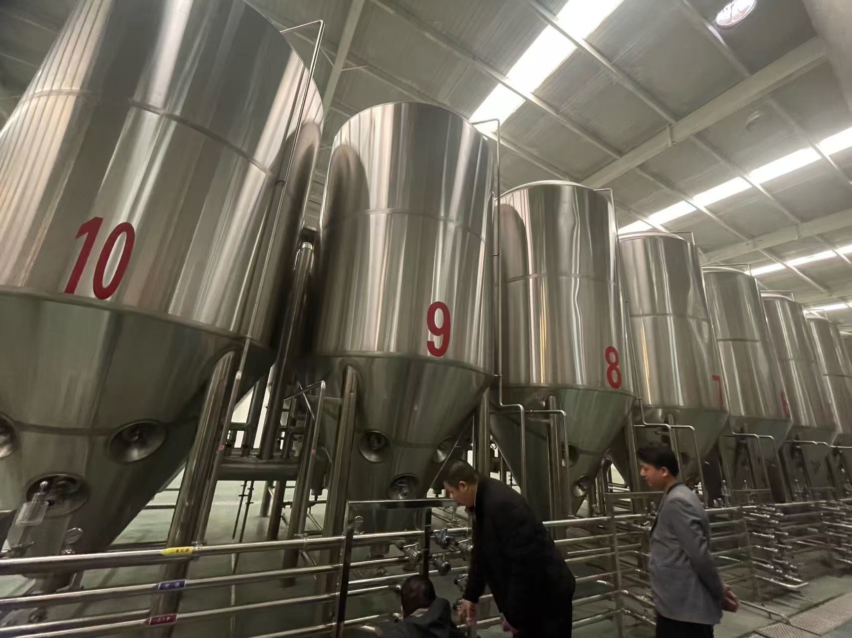 昌黎精酿啤酒设备厂—平面布置、设备设计、制造、调试、培训等一条龙服务
